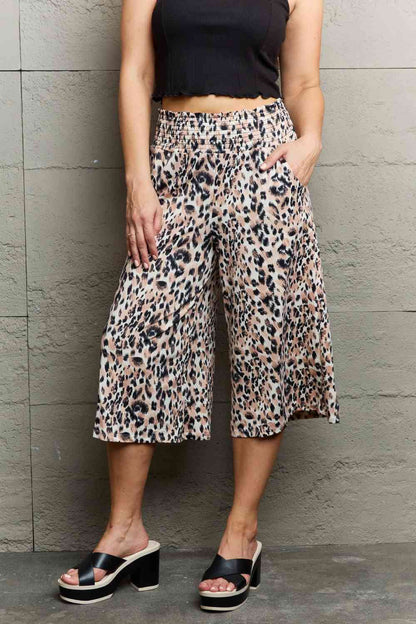 Pantalones anchos fluidos de cintura alta con estampado de leopardo de Ninexis y bolsillos