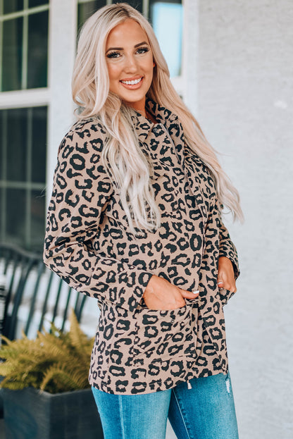 Chaqueta de leopardo con cordón en la cintura y bolsillos