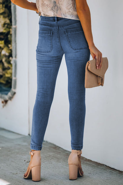 Jeans ajustados con bragueta de botones