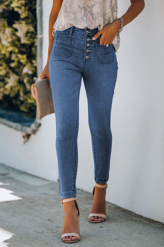 Jeans ajustados con bragueta de botones