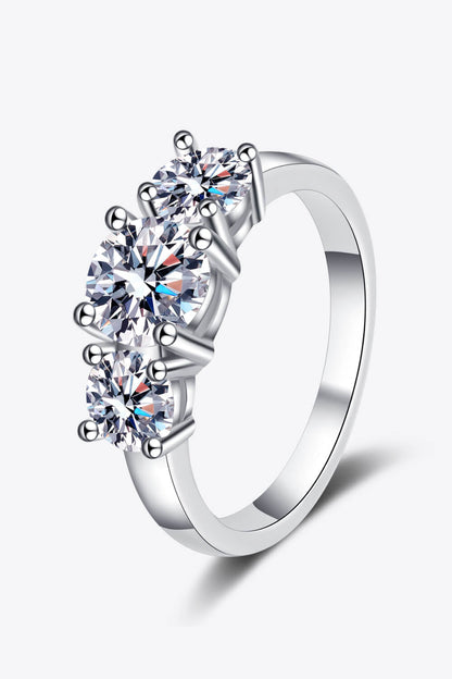 Elegante anillo de moissanita de plata de ley 925