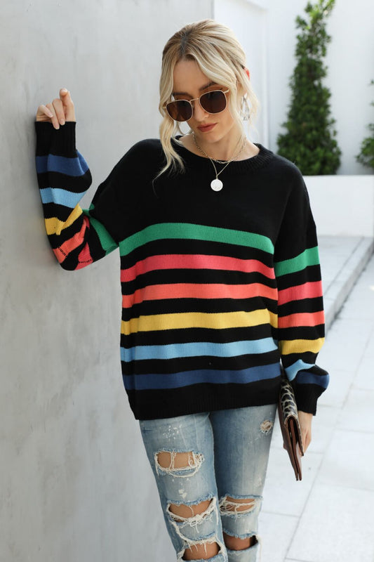 Suéter con hombros caídos y rayas arcoíris